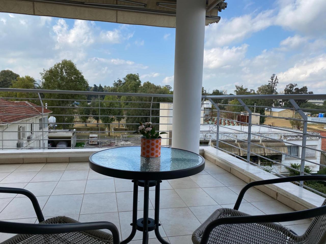 Warm Residence in the Heart of the City Center - Balcony & View 1