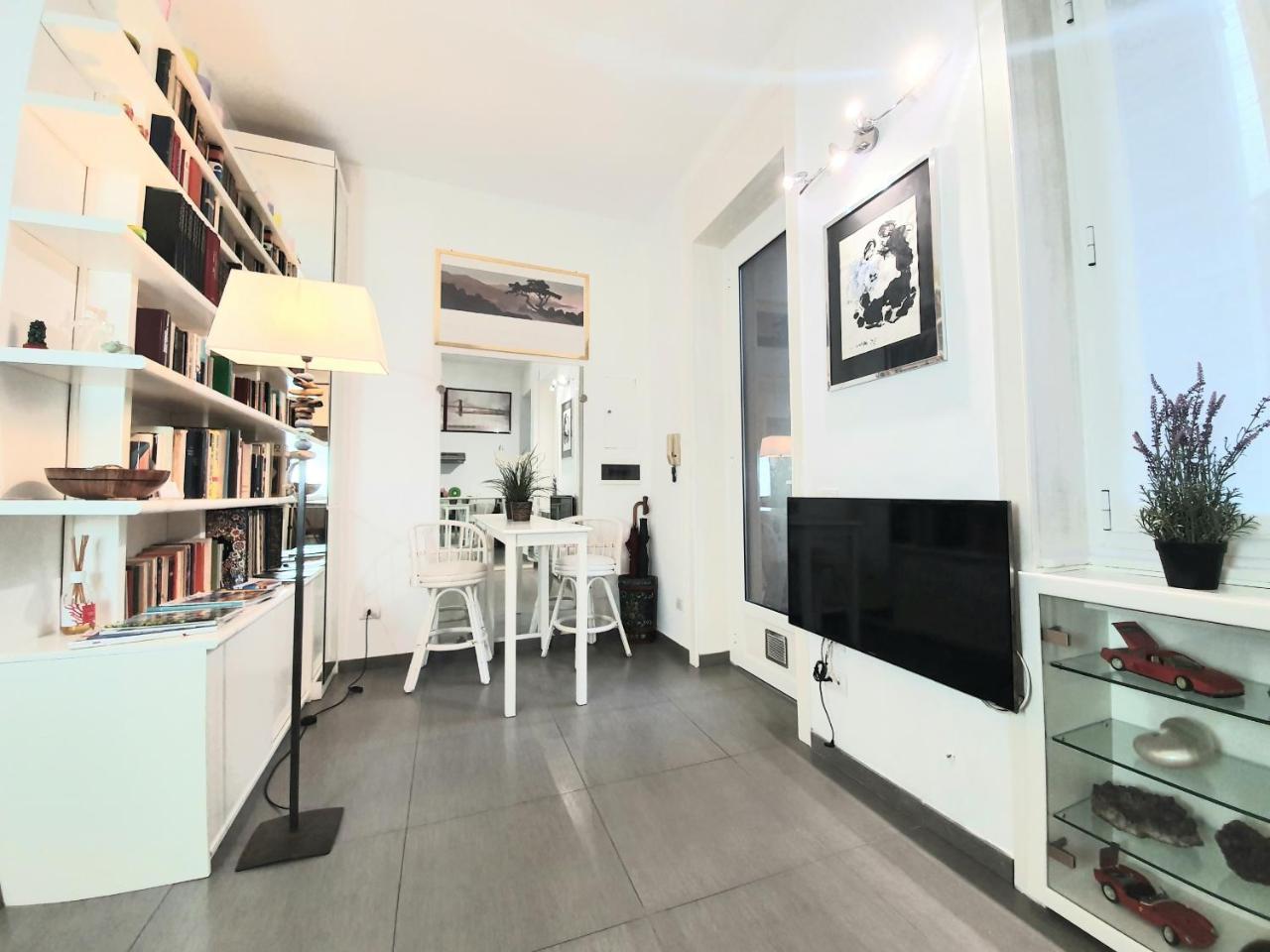 S. Ambrogio Square 2