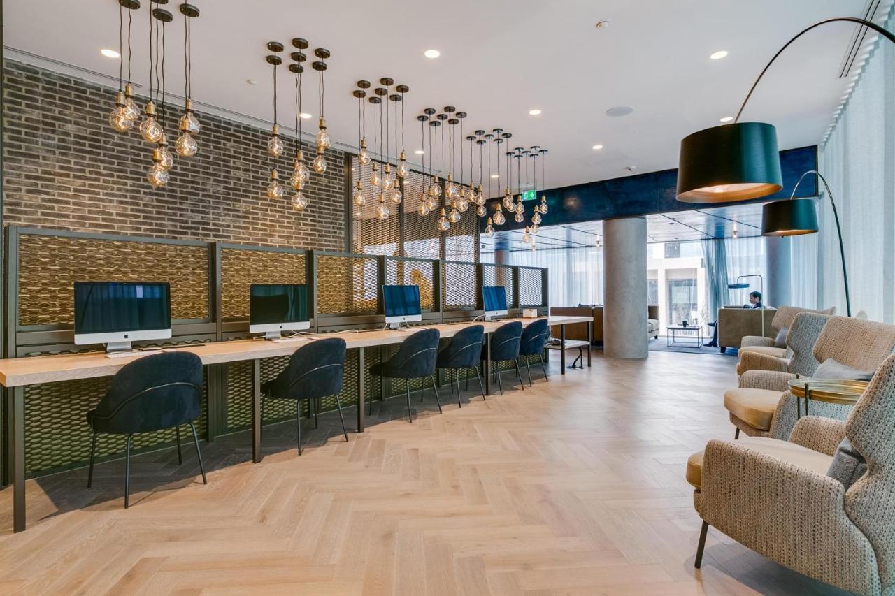 Sailmakers Apartments - Luxury 3 Bedroom Apartment with Comfortable Work Spaces 1