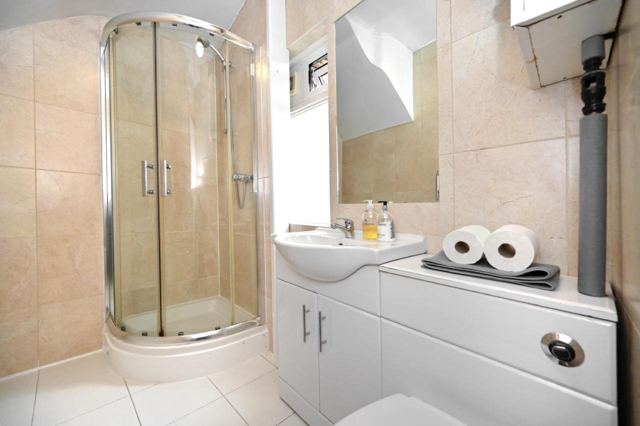 Carnaby & Oxford Street - Central Soho - One Bedroom - Double Bed & Sofabed 2