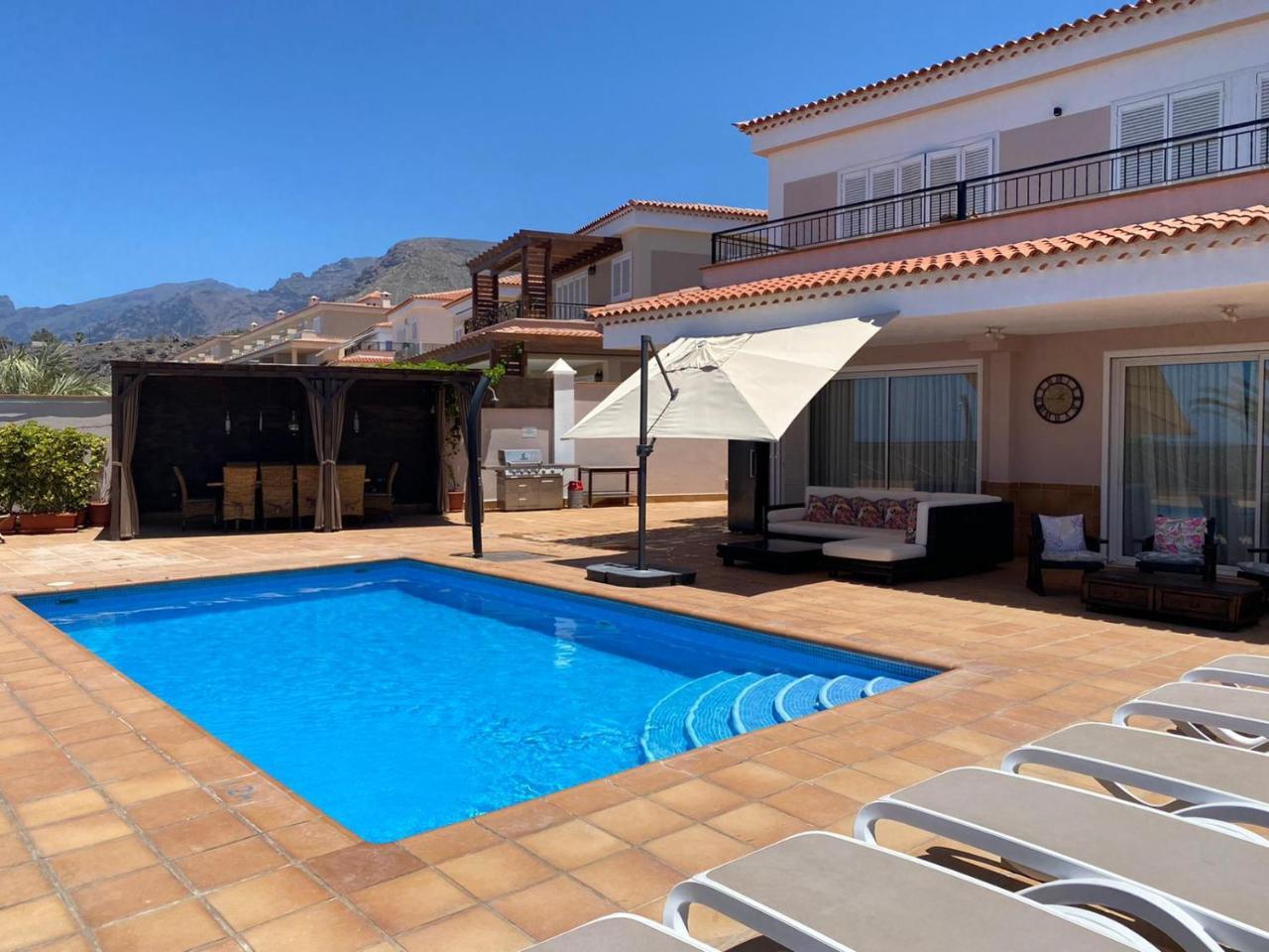 Self Catering Luxury Villa in the Beautiful Area of Puerto Santiago Tenerife with 5 Bedrooms 2 Sofabeds for Up To 10 Guests Private Swimming Pool And Many Other Activities To Entertain the Family Secure Parking for 2 Cars And Disabled Access Throughout 2