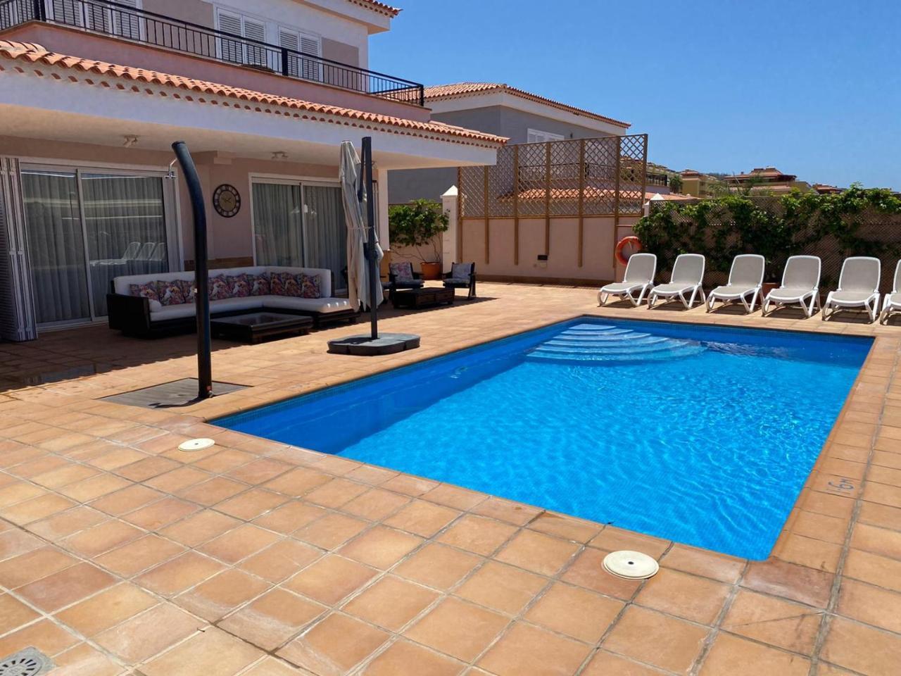 Self Catering Luxury Villa in the Beautiful Area of Puerto Santiago Tenerife with 5 Bedrooms 2 Sofabeds for Up To 10 Guests Private Swimming Pool And Many Other Activities To Entertain the Family Secure Parking for 2 Cars And Disabled Access Throughout 1