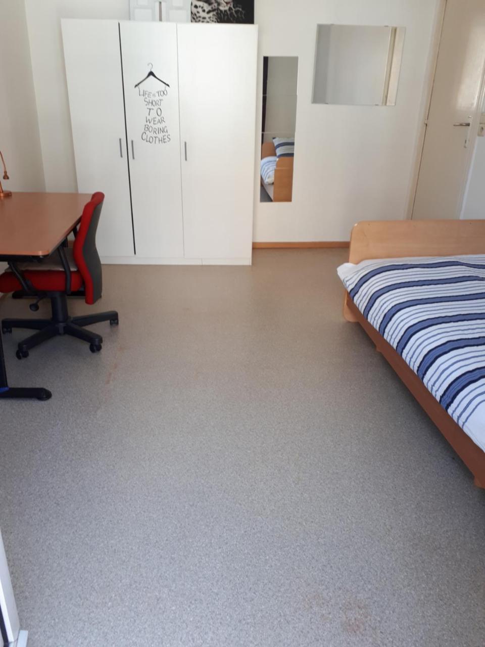 Brussels - Private Room with Balcony Or Terrace - Closely Metro Station 1