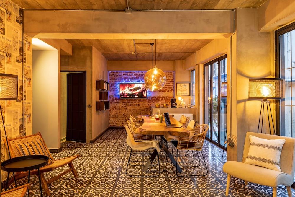 Green Parrot Hotel 1