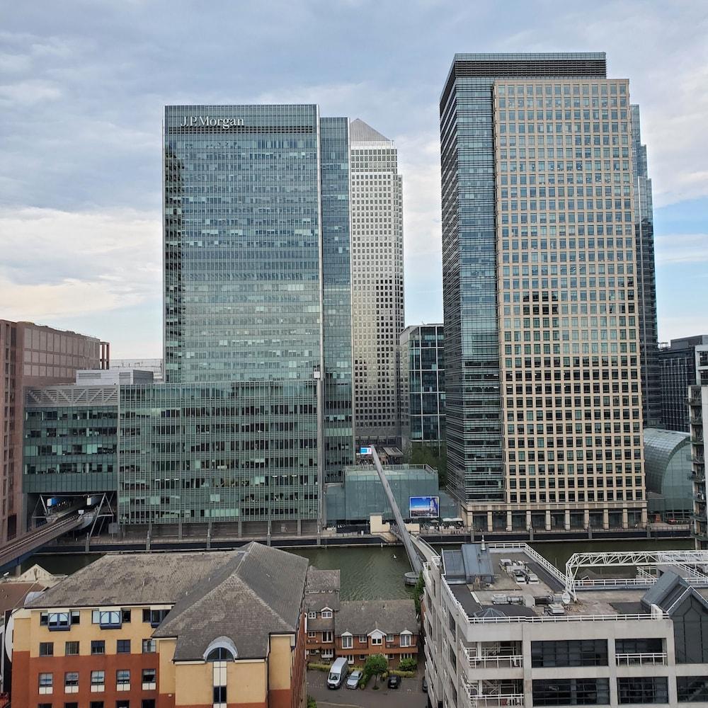 Captivating 2-Bed Apartment in Canary Wharf London
