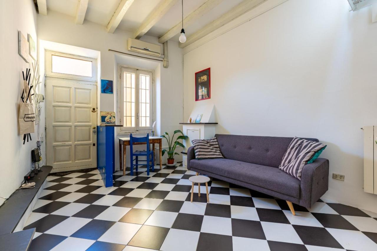 Porta Ticinese Colorful Apartment!