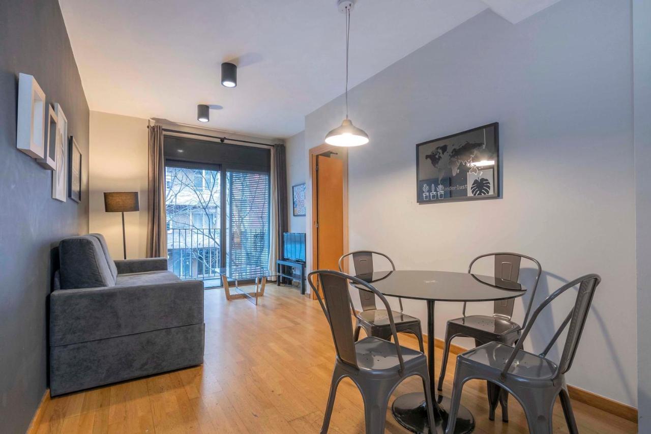 Modern And Bright Apartment in Eixample 1-3 (Adults Only) 1