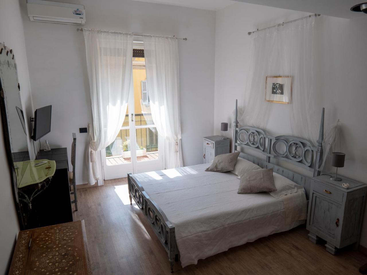 Beautiful Floral Apartment on Navigli
