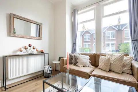 Alross Room with Breakfast 2