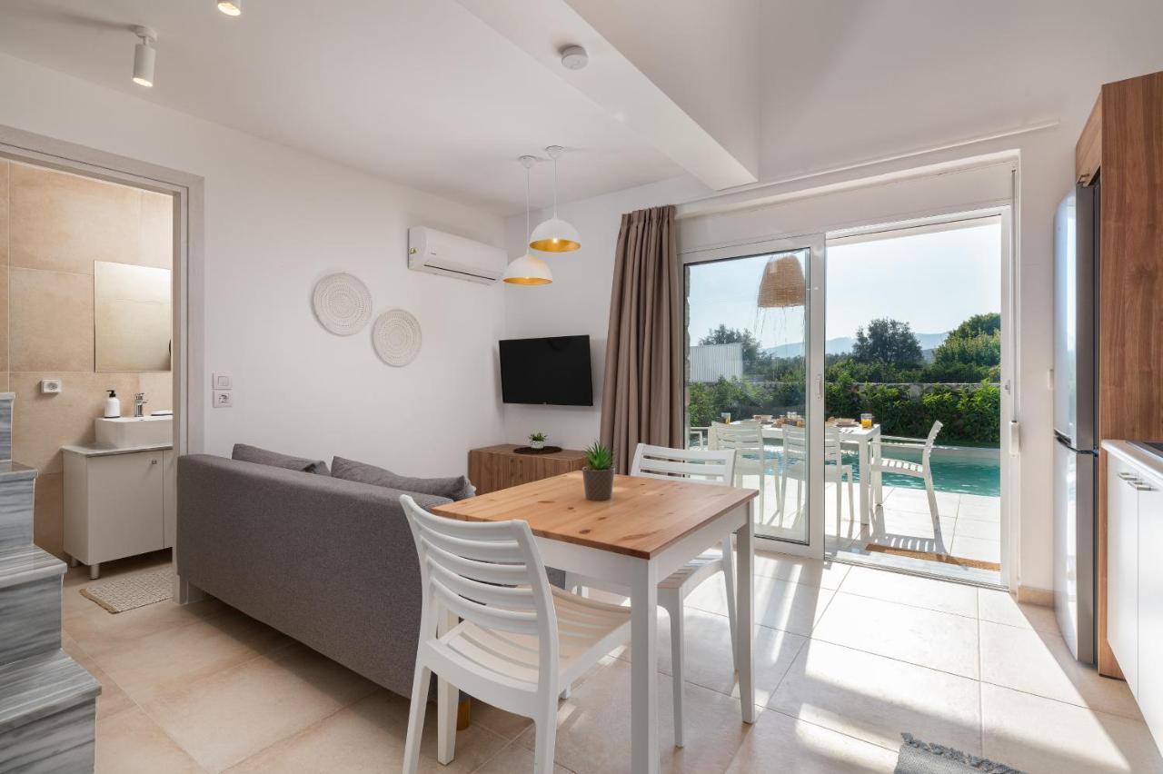 New Brand Loft, Heating Pool , Jacuzzi , SPA Near Beach with Children Area,2 Min Drive, Beach, Tavern,Market