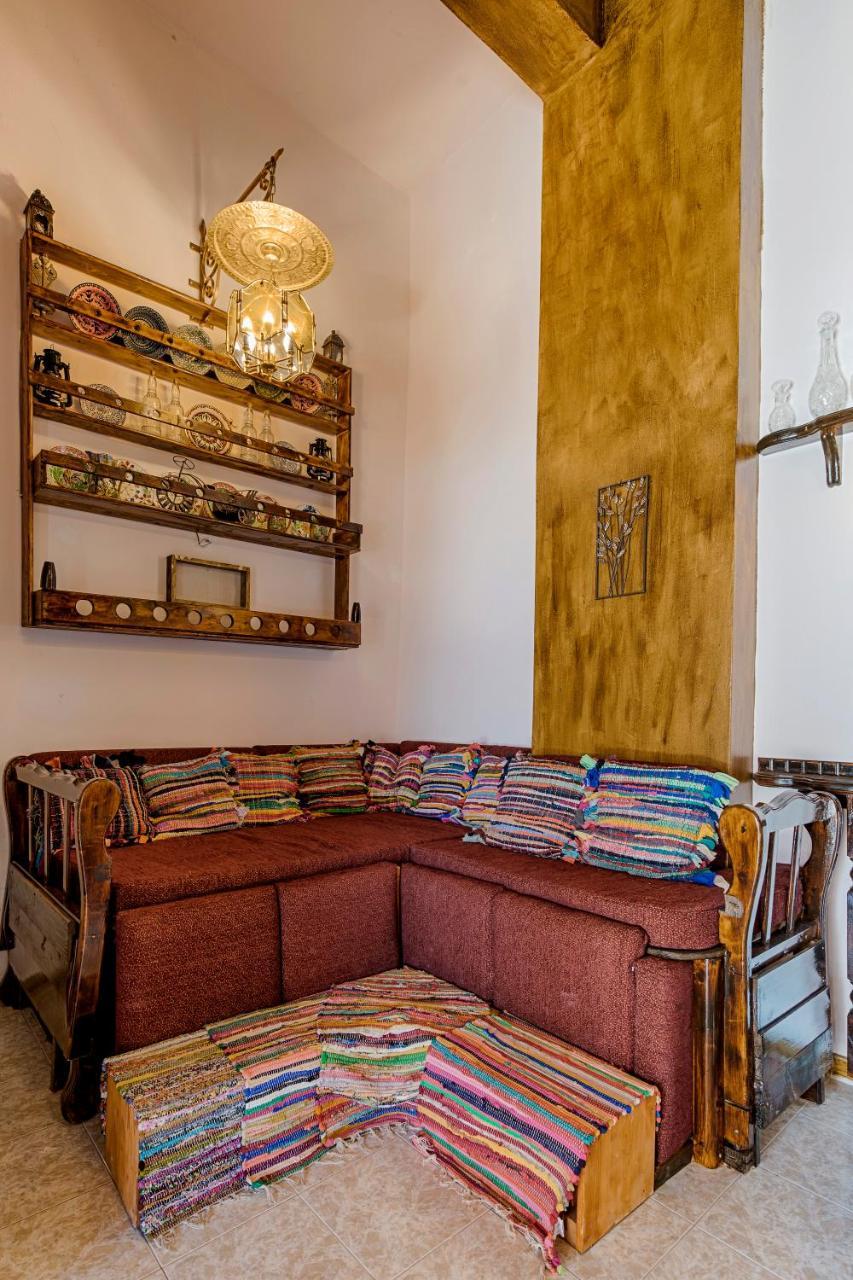 Hara's Traditional Detached House in Malona 2