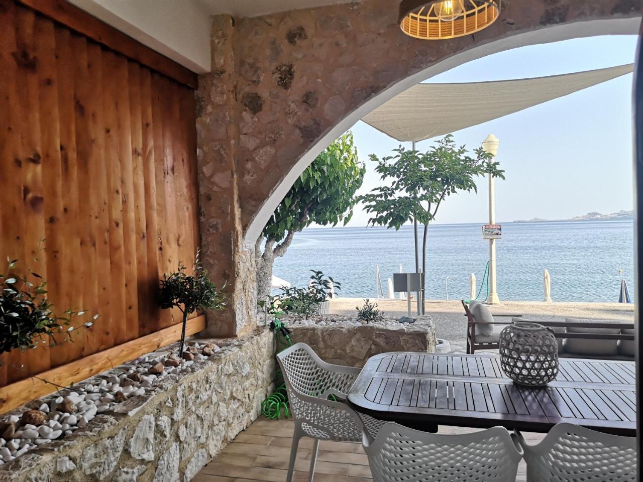 Relax Seaside House 1