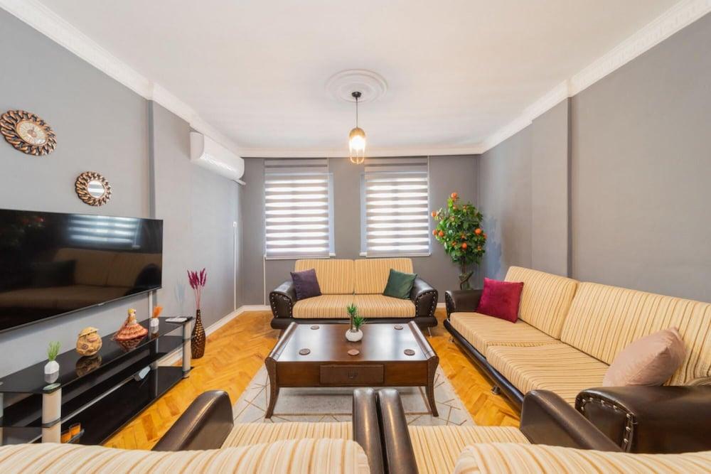 Central Flat Close To the Beach in Muratpasa 1