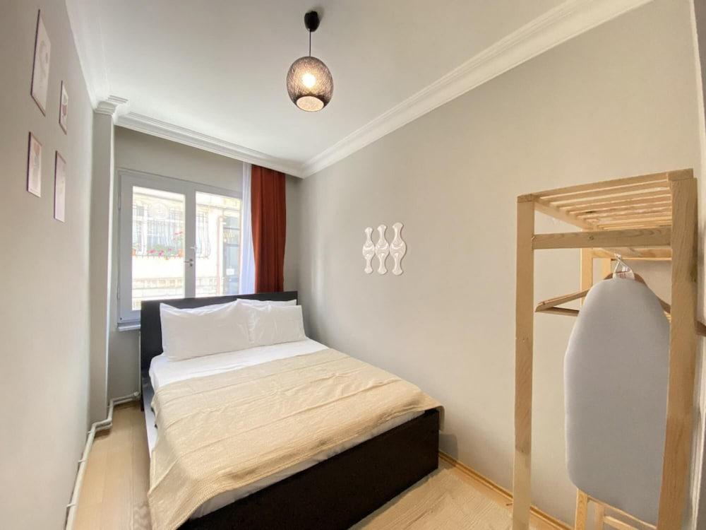 Charming Flat with Balcony in Sinanpasa Besiktas 1