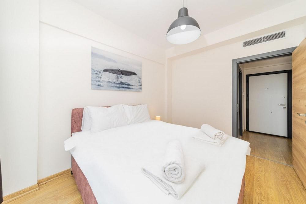 Superb Flat with Shared Pool in Kepez 2