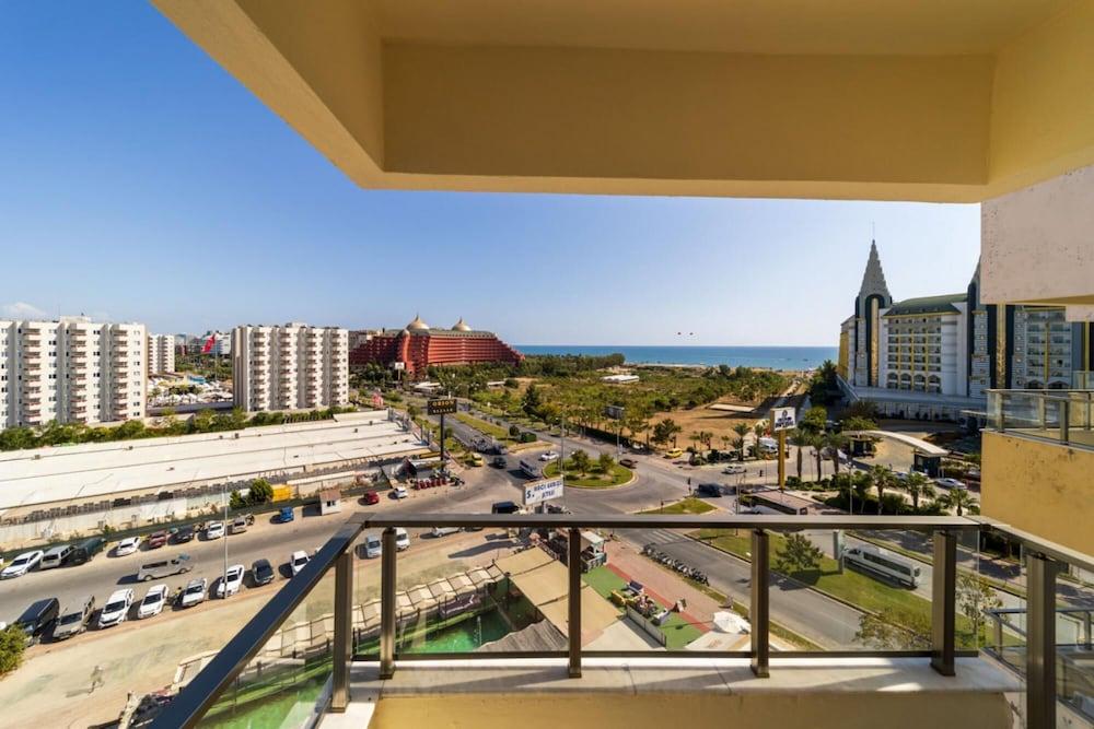 Lovely Apartment with Balcony in Aksu 1