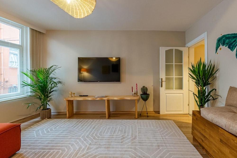 Missafir House with Refreshing Garden in Besiktas 2