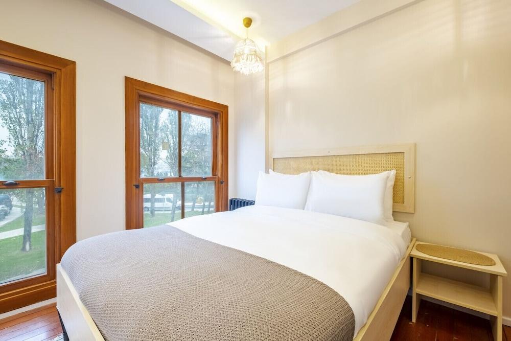 Pleasant Flat in the Heart of Balat 2