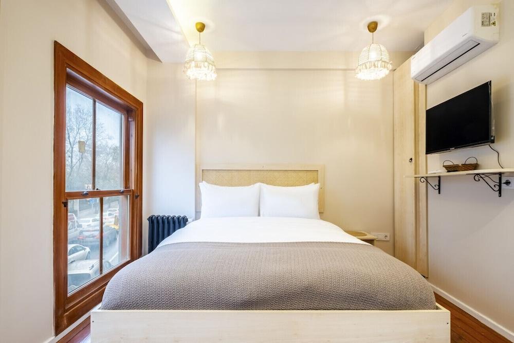 Pleasant Flat in the Heart of Balat 1