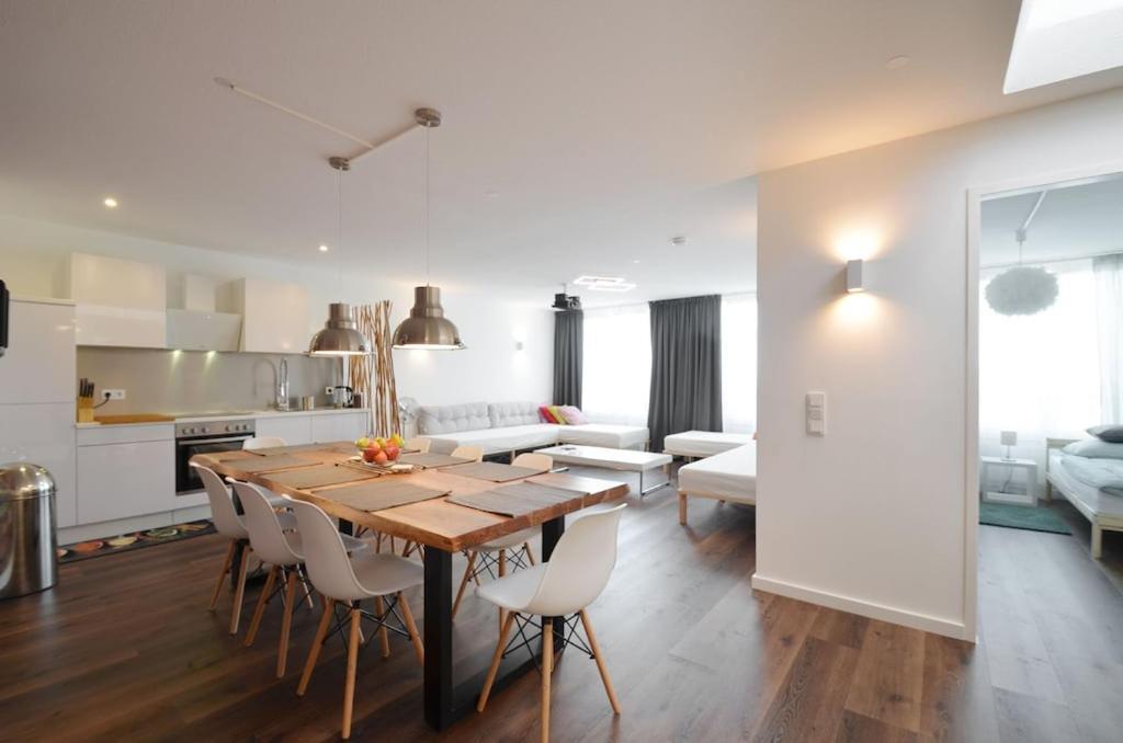 Rhapsody in Roof * Central * New