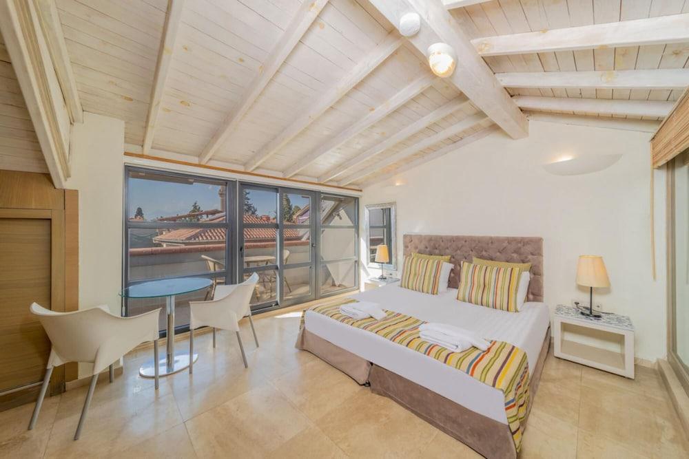 Glamorous Hotel Room Near Hadrian S Gate 1