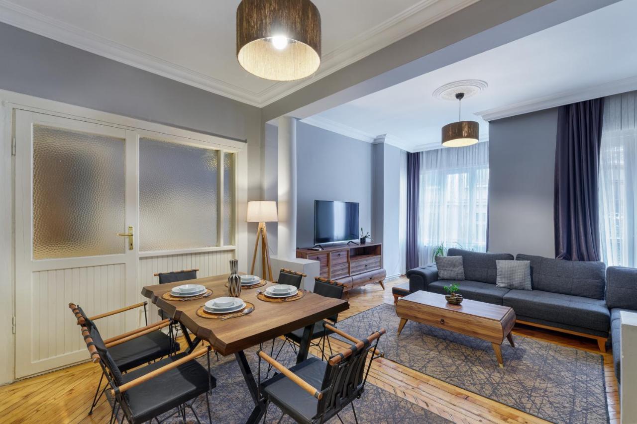 Marvelous 4 Bedroom Apartment / Perfect Location (Adults Only) 2