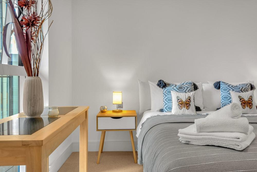 Stunning Serviced Apartment-Canary Wharf