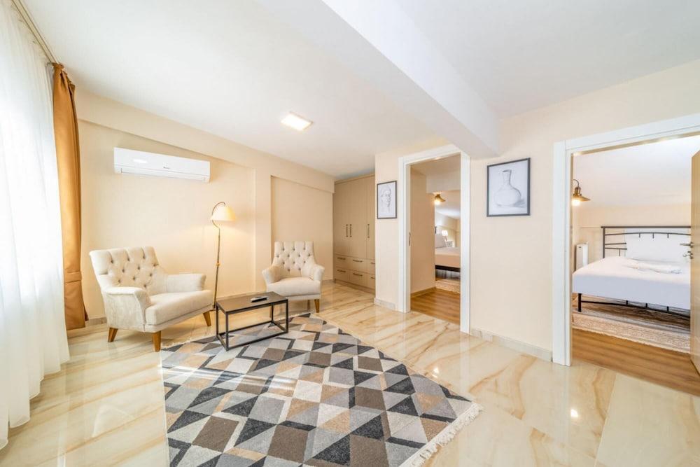 Spacious Apartment Near Lara Beach in Muratpasa 2