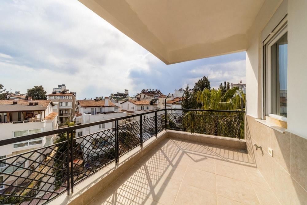 Spacious Apartment Near Lara Beach in Muratpasa 1