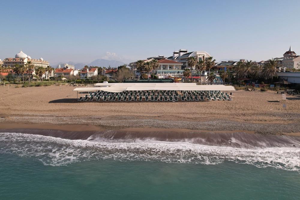 Clover Magic Seagate Hotel