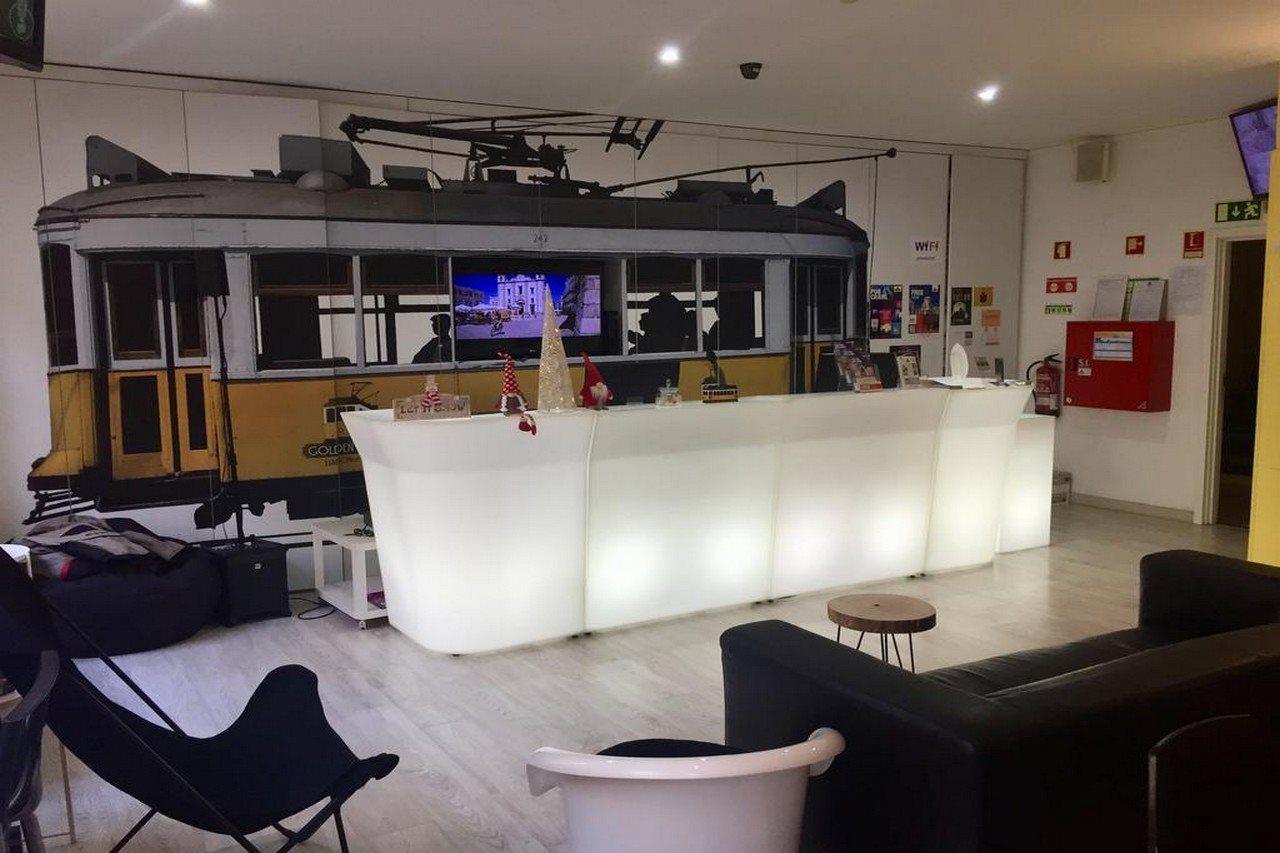 Golden Tram 242 Lisbonne Hostel 1