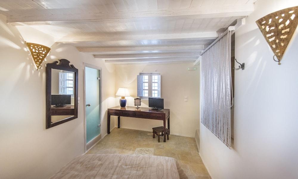 Heliophos Boutique Caves 2