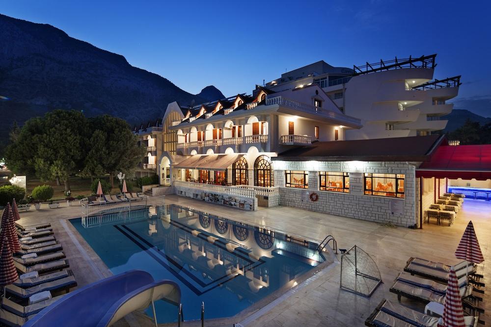 Rose Garden Premium Hotel