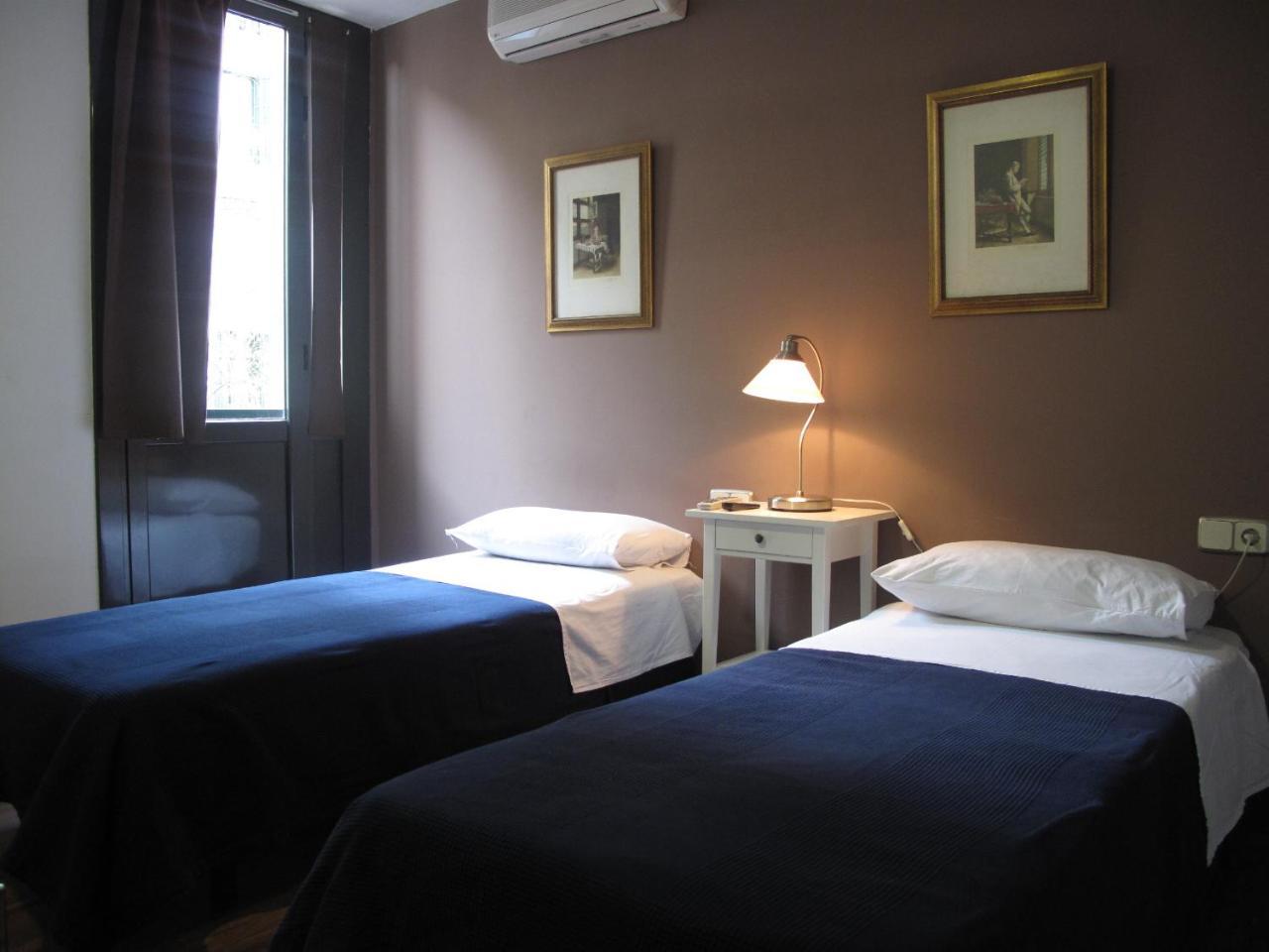Hostal Lk En Barcelona