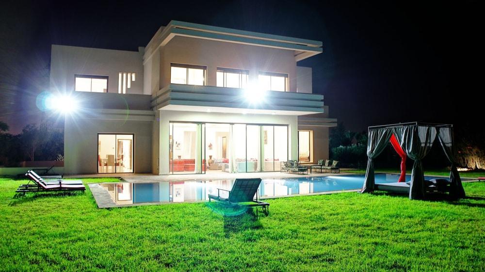 Plage Rouge Luxury Villas