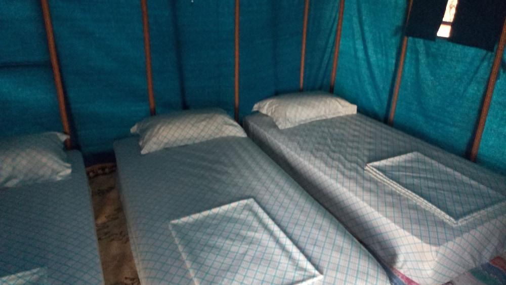 Ghwirate Taalab Bivouac - Campsite 1