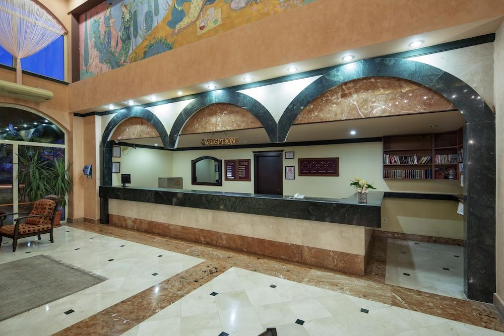 Larissa Sultan's Beach 2