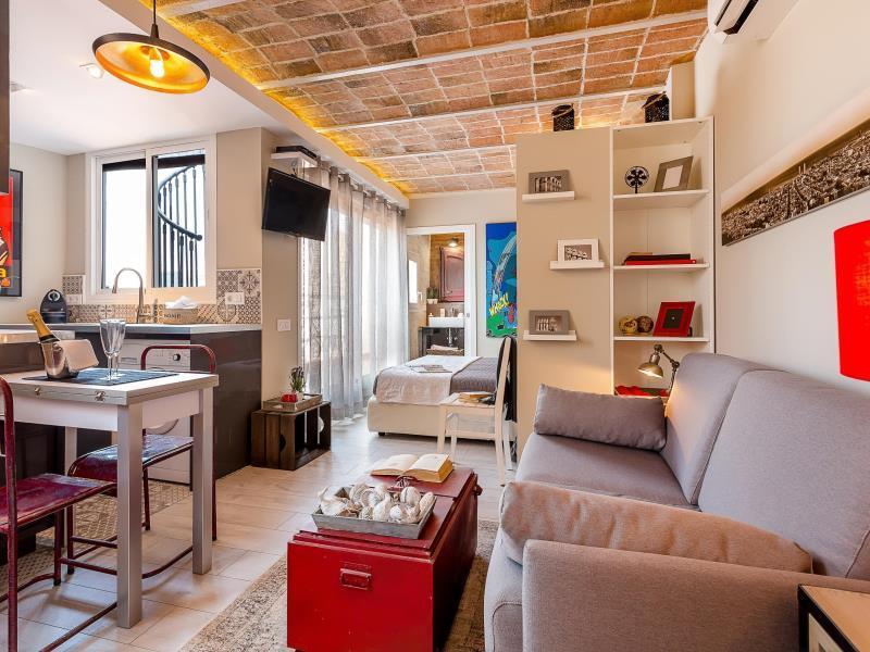 Home Around Vintage Suites