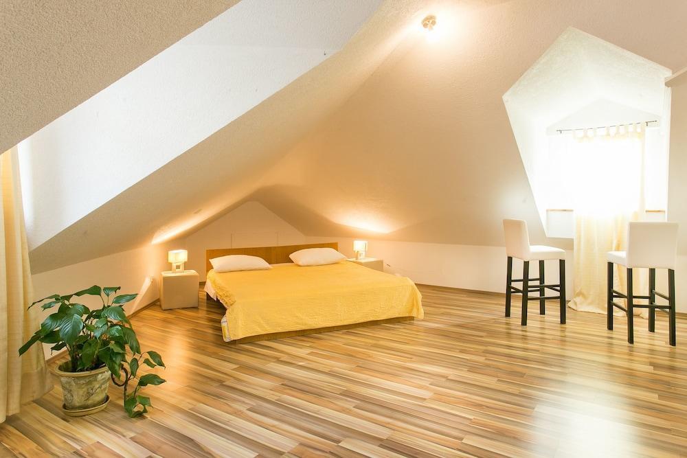 Old Town Sunrise Apartments 1