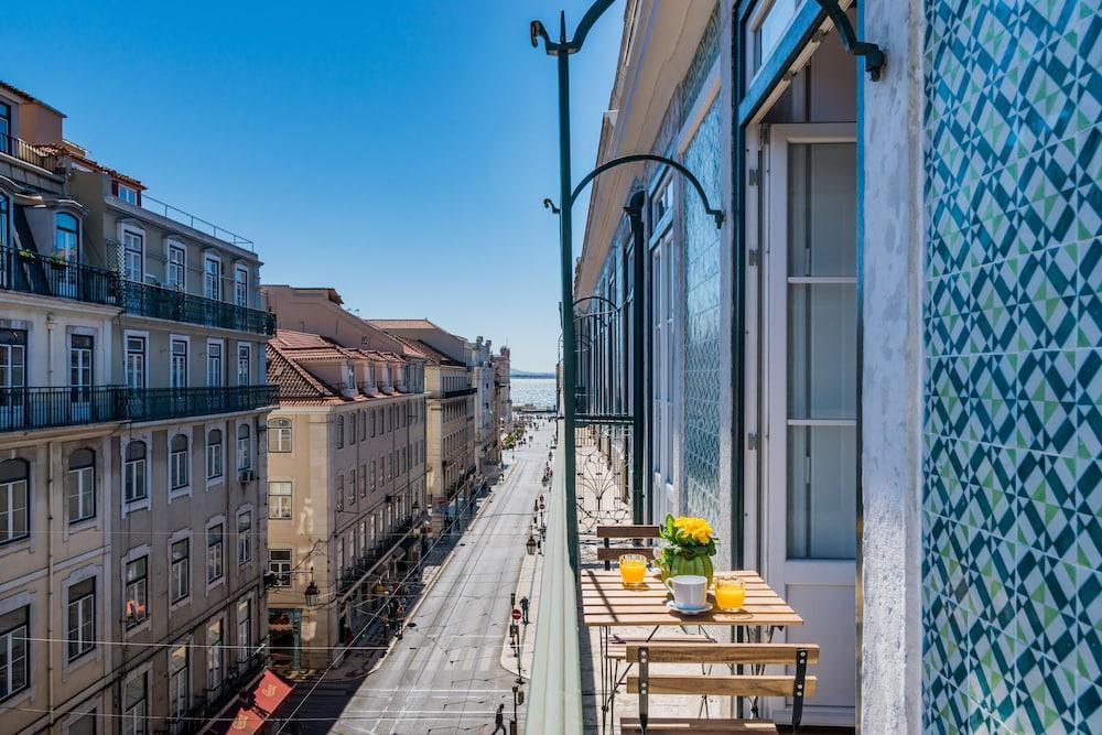 Life Is Good in Lisbon Baixa Apartment