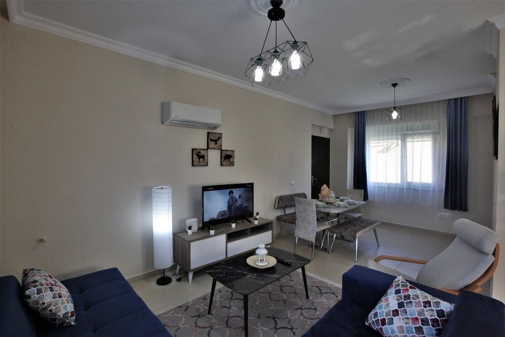 Monna Roza Family Suit