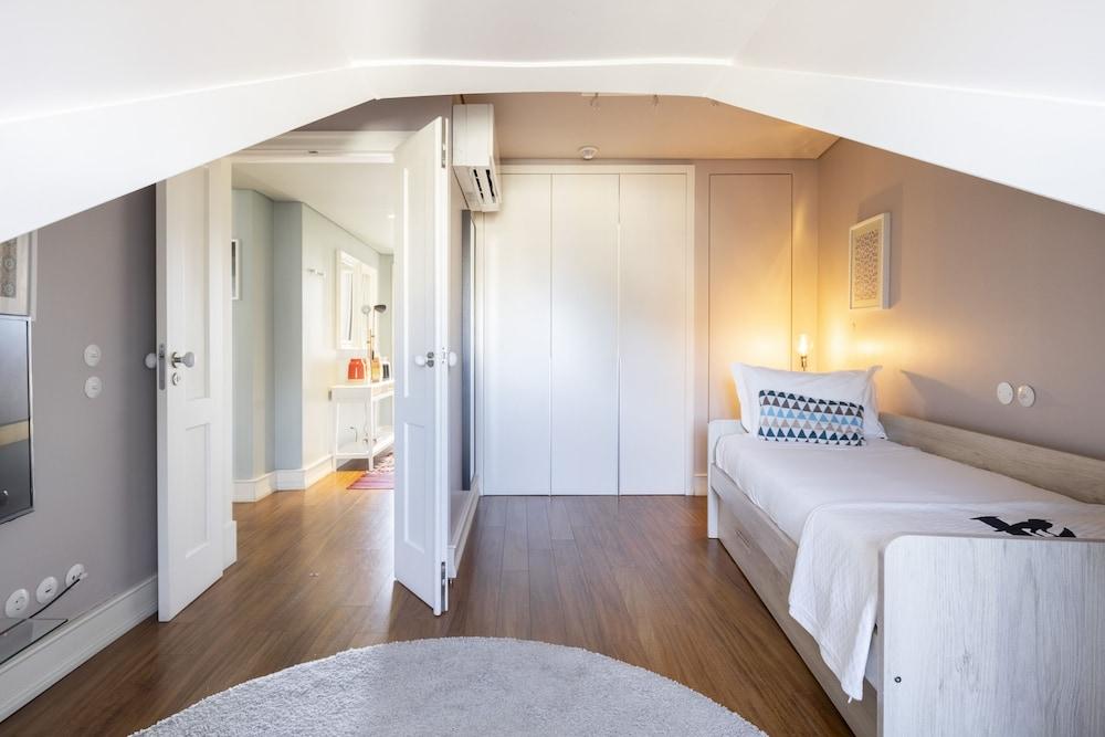 Lisbon Best Apartments -  Chiado Camoes 2