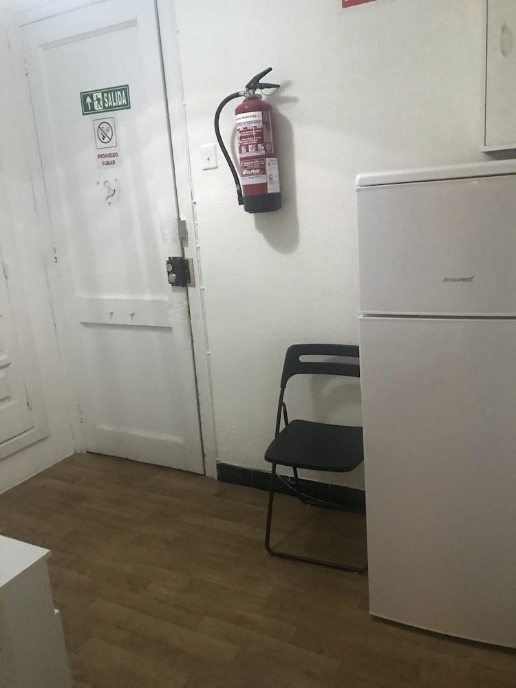 Hostel Turistic Castell 1