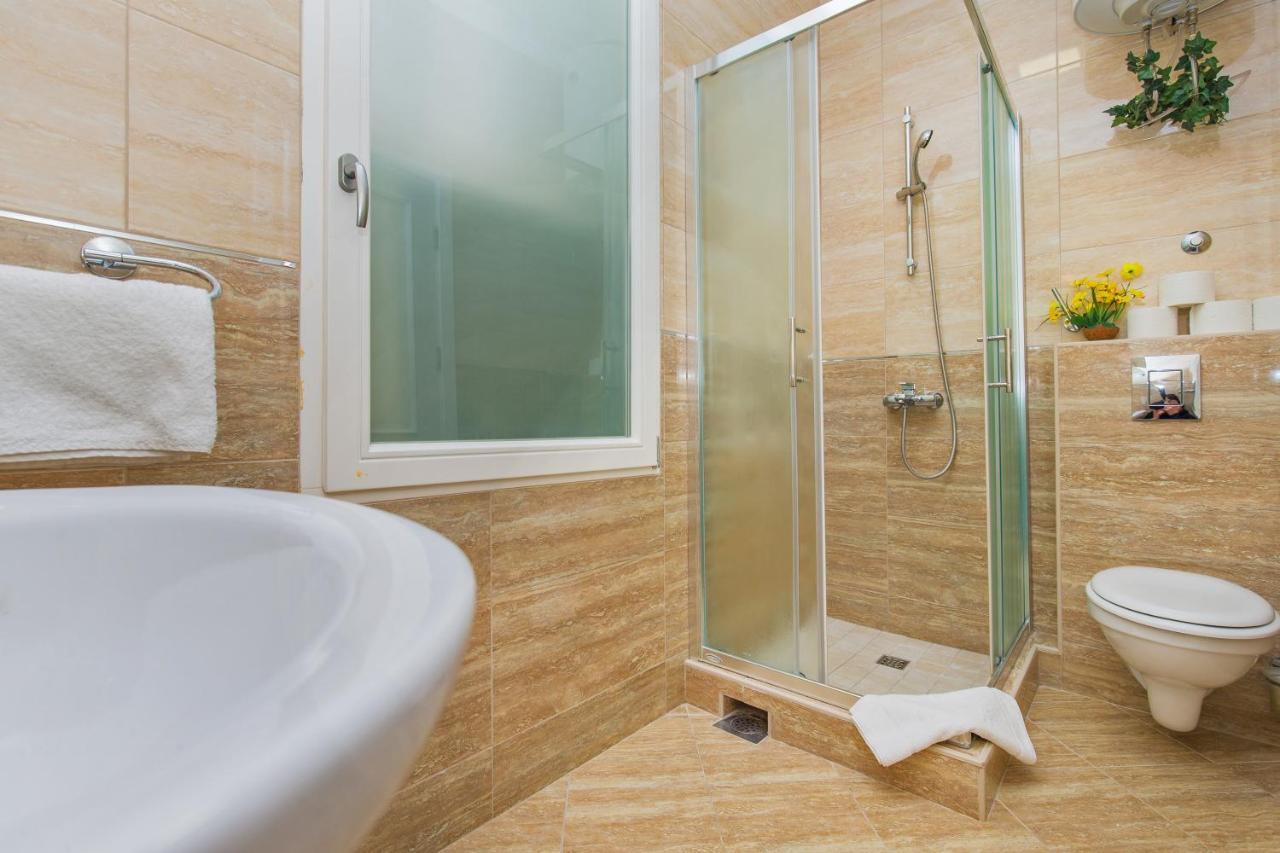 Apartments Lausion 2