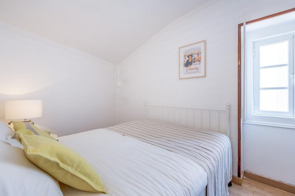 Light Filled Typical Apartment at Alfama, by Timecooler 1