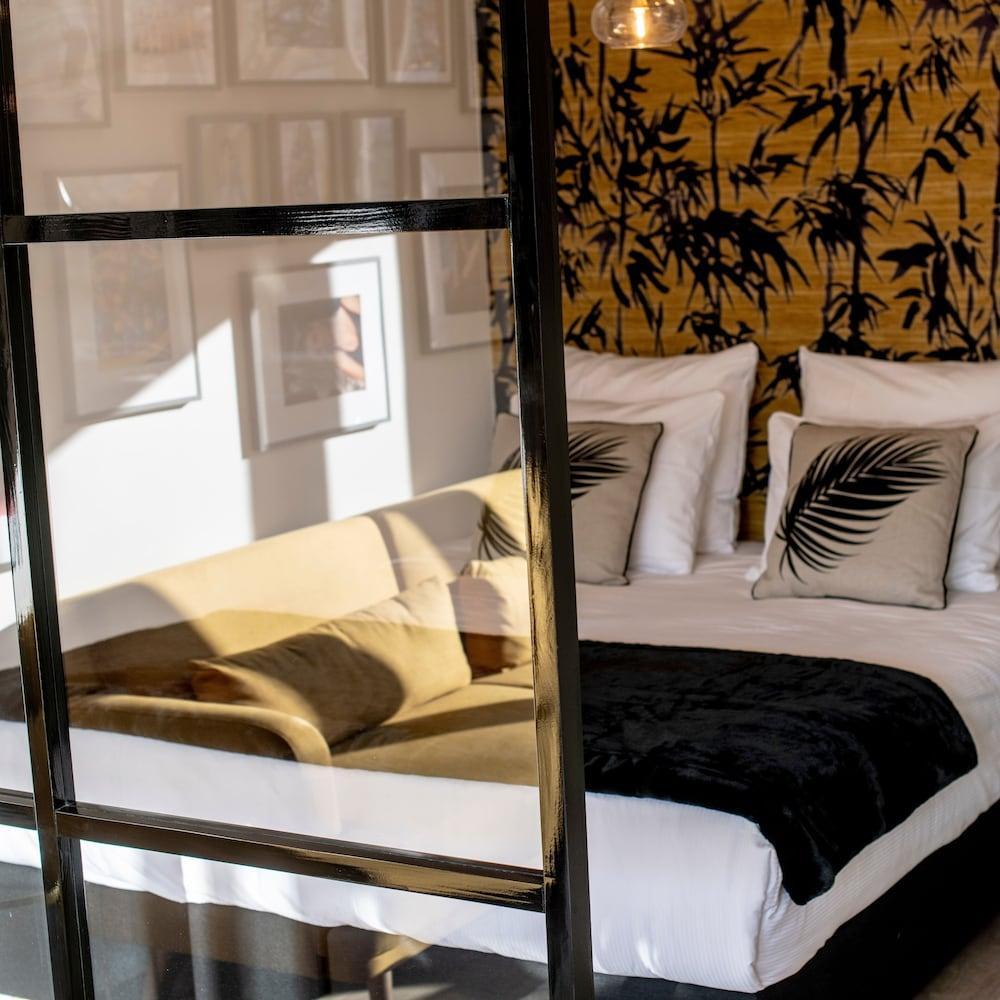 The Regent Traveller 2