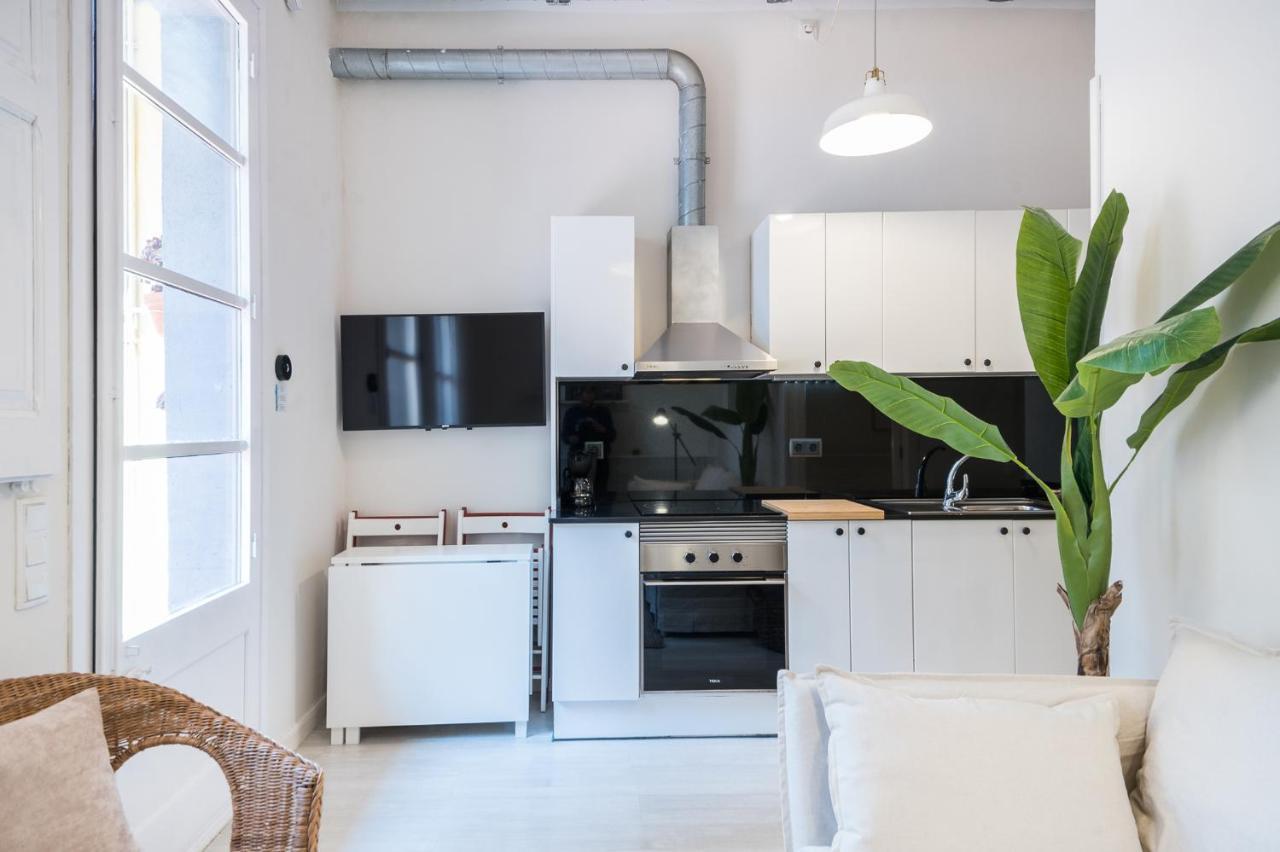 Terrace, Sun And Local Lifestyle in Gracia 1