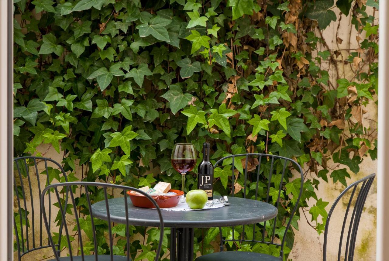 Principe Real Patio House 1