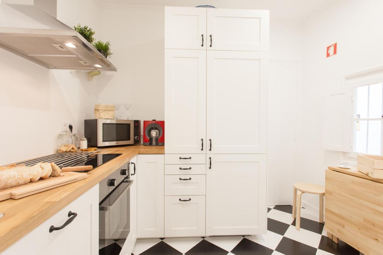 White Tiles in City Center 2