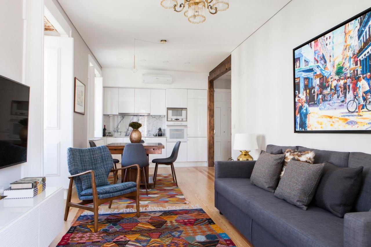 Alfama Sophisticate Flat with Balconies 2bedrs 2baths & AC in 19th Century Building Historic Center 1